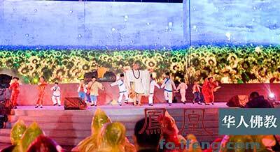 2014年中国（奉化）雪窦山弥勒文化节开幕现场（图片来源：凤凰网佛教）