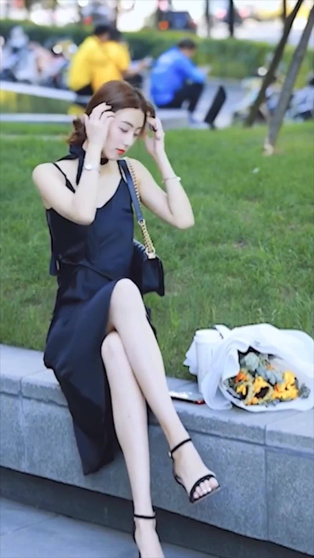 时尚街拍：每个爱美的小姐姐都愿意展现最美的一面