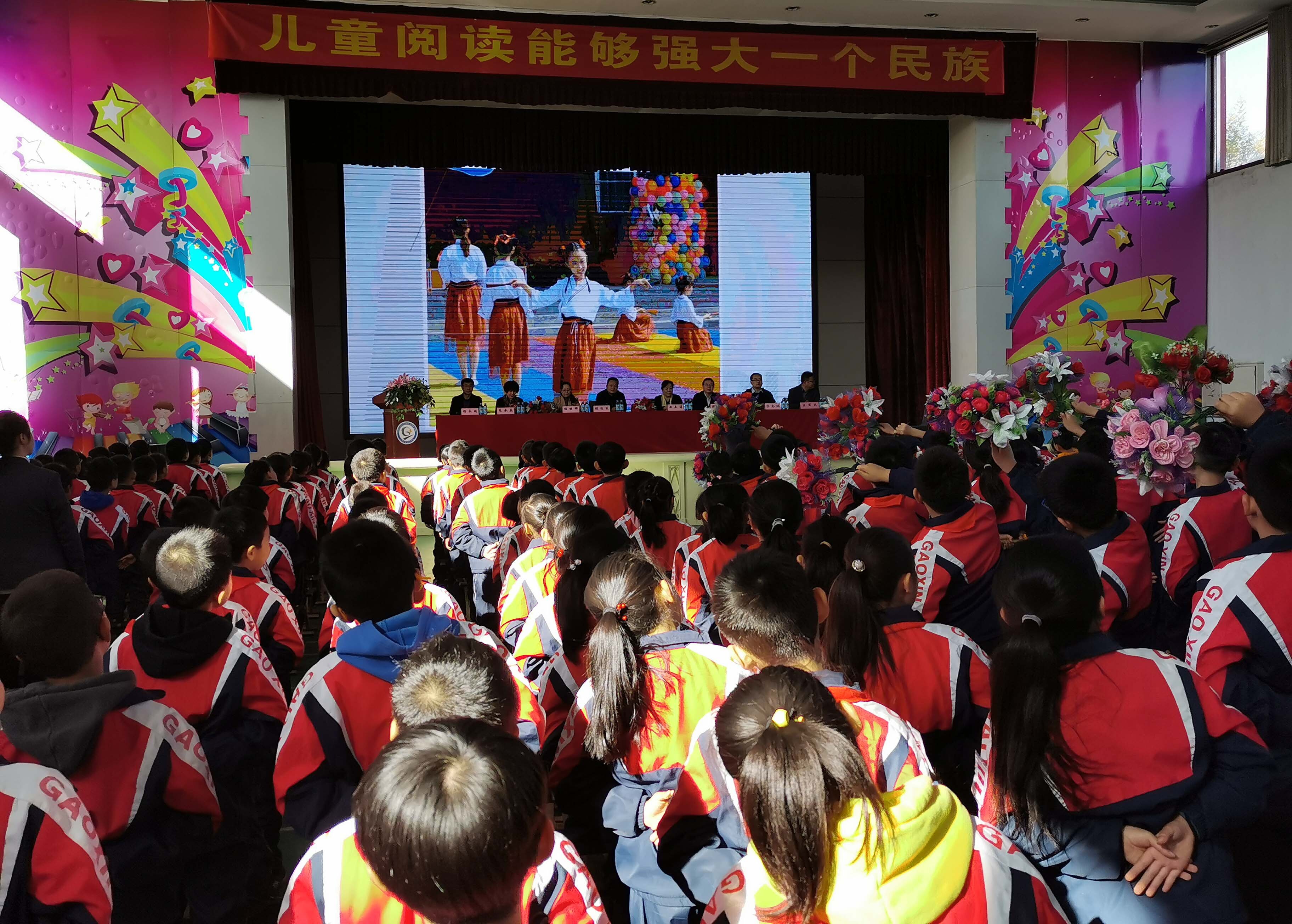 冰心奖儿童图书馆指导中心曲立涛老师,太原市侨联魏建庭主席在活动