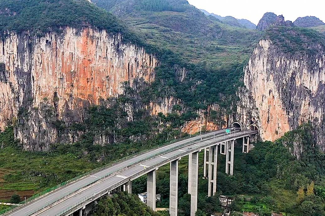 都说贵州高速收费贵 看看这桥梁隧道和画一样的风景 值