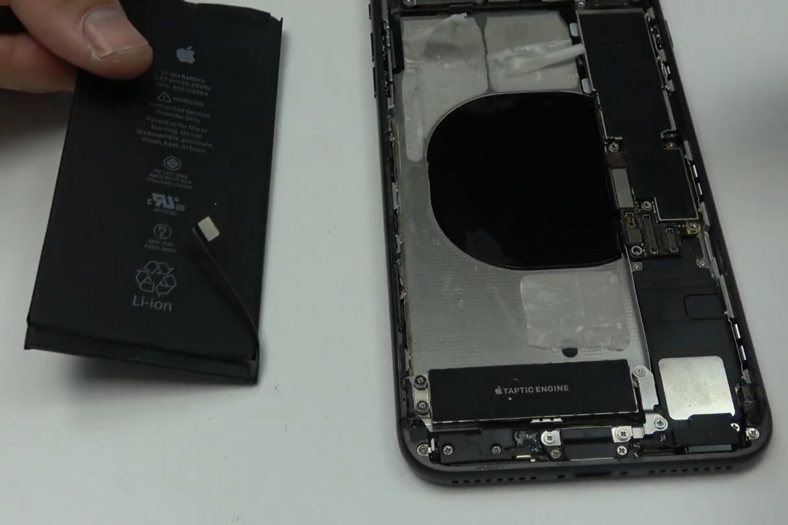 iPhone 8 Plus电池更换