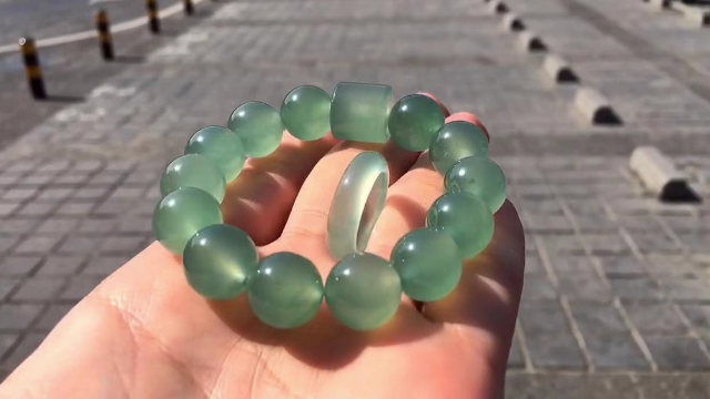 冰种起光晴水翡翠手链珠串-恒煋集团