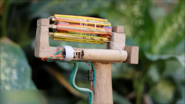 用木块制作玩具皮筋枪,这动手能力太厉害了,不