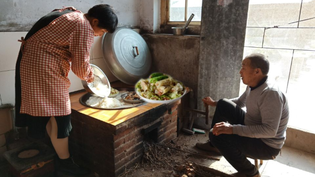 71岁老大爷做米饭有诀窍，粒粒蓬松，米香十足，光吃米饭都能饱
