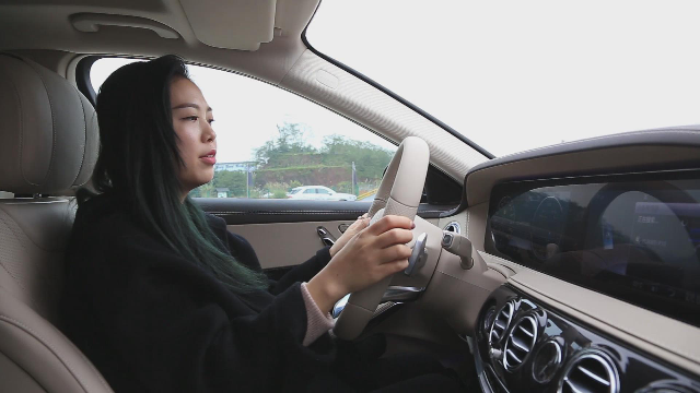 或许是S级的缘故，奔驰S450仪表盘有些不一样