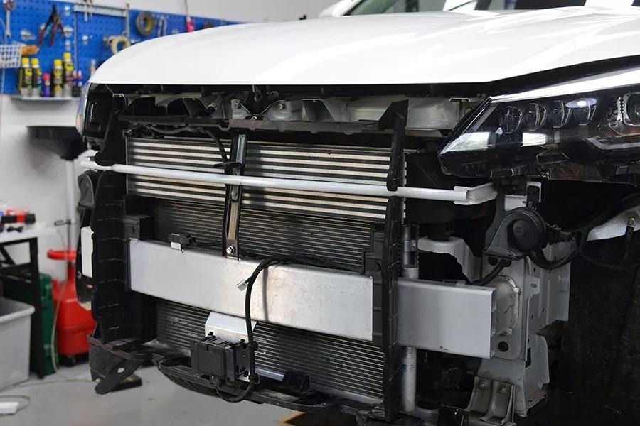 这辆长安防撞梁看似豪华，不过虎头蛇尾（下）