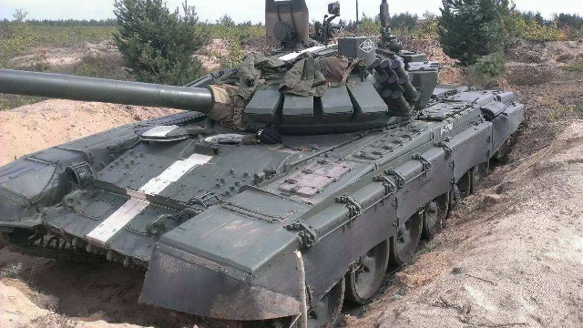 坦克大战一触即发？俄大批T72抵达战区，迎战侵略者美制坦克