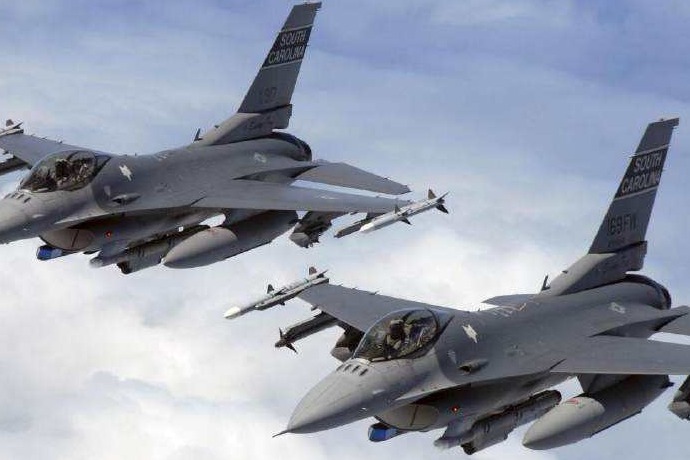 F-16全球只有两架，挂弹量堪比轰炸机，最后被尘封仓库