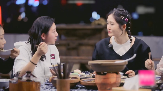 谢娜模仿秀又来了,实力模仿杨千嬅唐一菲打呼