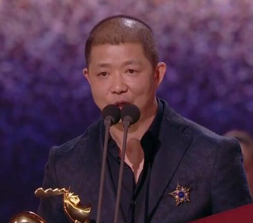 【长春国贸娱乐】姚晨的老公近照曝光，获金鸡奖最佳摄影奖，夫妻二人现场深情相拥