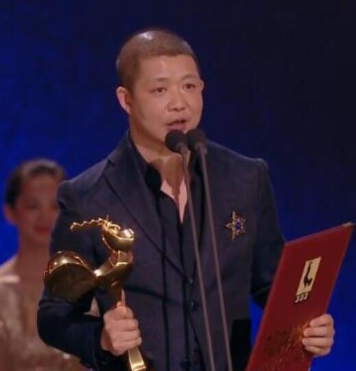 【长春国贸娱乐】姚晨的老公近照曝光，获金鸡奖最佳摄影奖，夫妻二人现场深情相拥