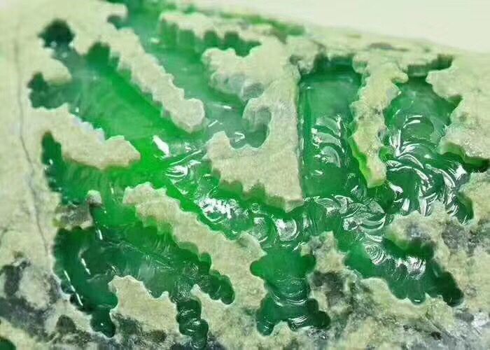 鉴定翡翠原石水头的优劣有哪些方法