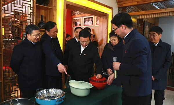 郑州市委副书记、市长王新伟一行到姚庄回族乡视察民族文化产业发展工作(图2)