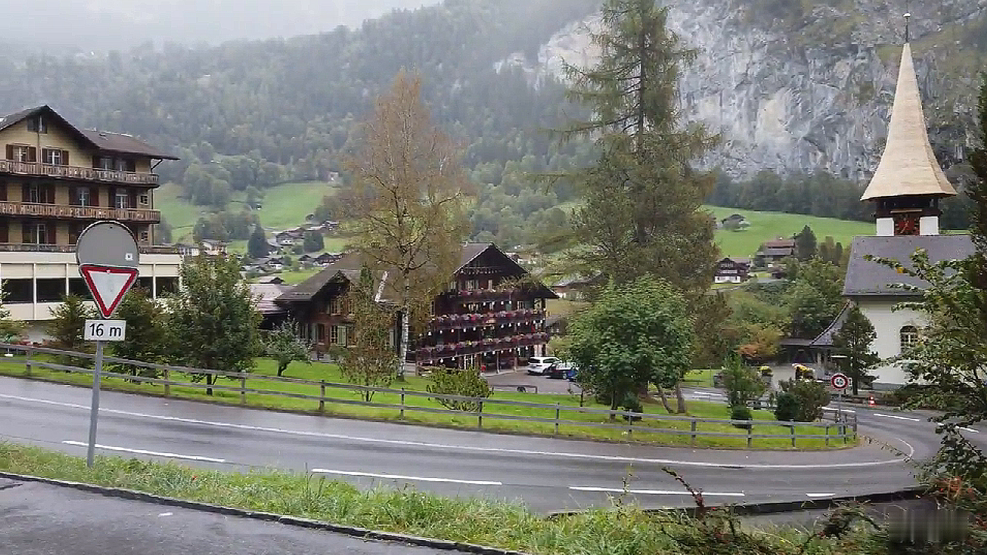 瑞士 - 建在山谷的唯美教堂