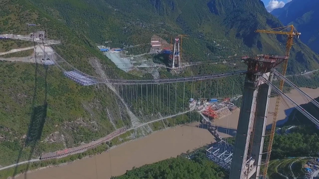 又一超级工程将建成，航拍虎跳峡金沙江大桥，预计年底全线通车_凤凰网视频_凤凰网