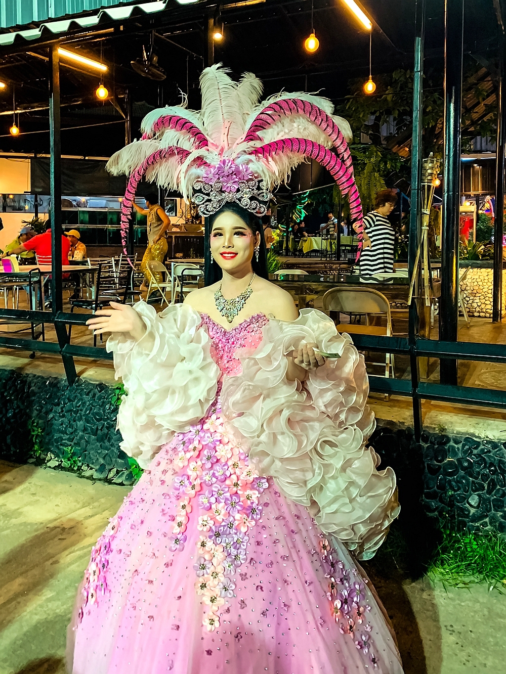 到了泰国那就必须得看人妖了,感受一下泰国的人妖文化