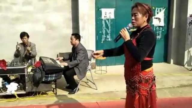 邓州市美女演唱河南地方戏，字正腔圆，唱的很专业