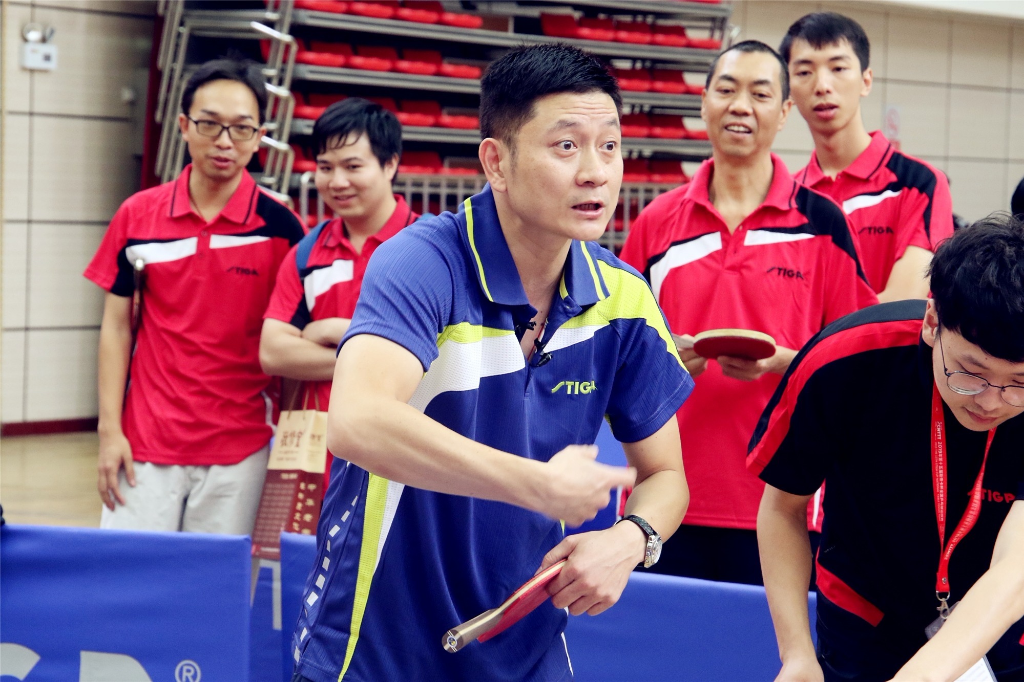 初学直拍横打不稳定怎么办？要手指抓稳、板型固定、及时引拍！