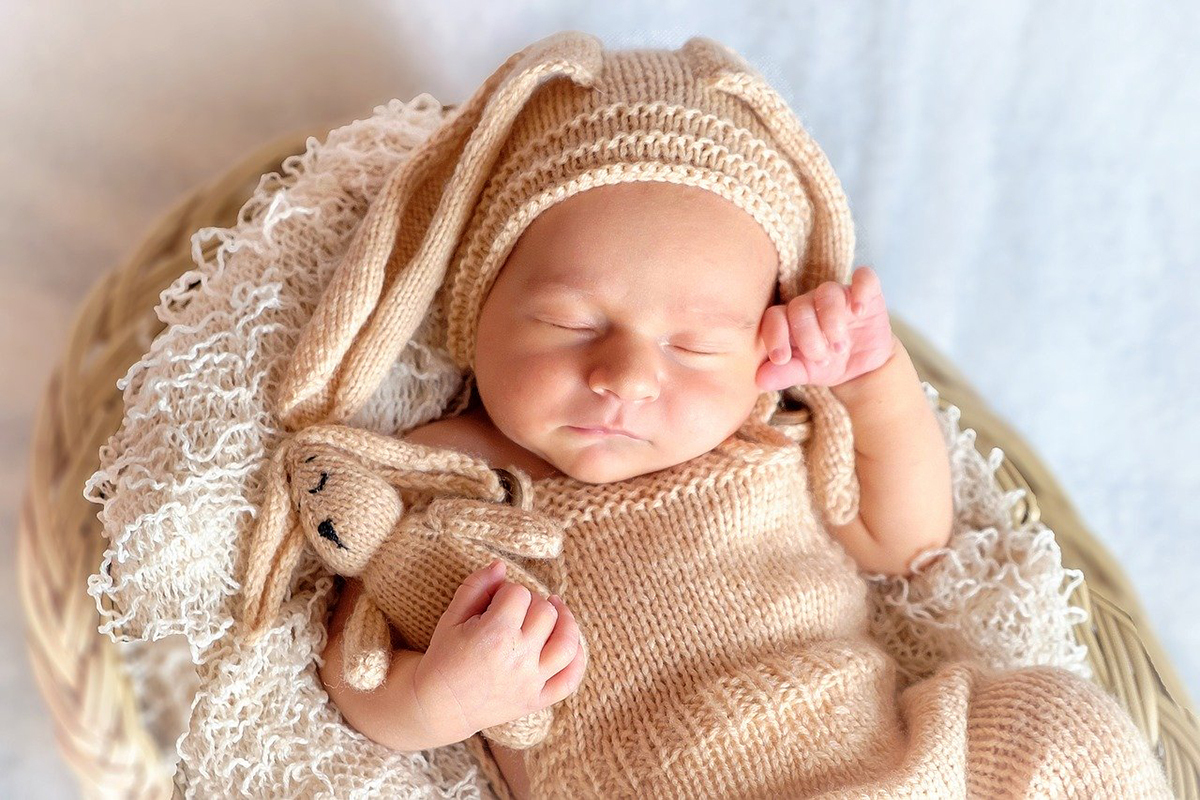刚生的婴儿冬天穿什么？科学合理的穿衣方法在这里，家长们别错过丨刚出生婴儿冬天穿几件衣服