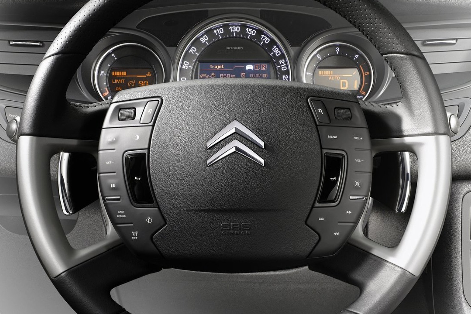 雪铁龙一直被吐槽的奇葩设计，真的是“反人类”？看完是我们错了