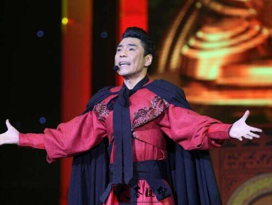 52岁歌手屠洪刚近照曝光，现身参加商演，容颜未改帅气依旧