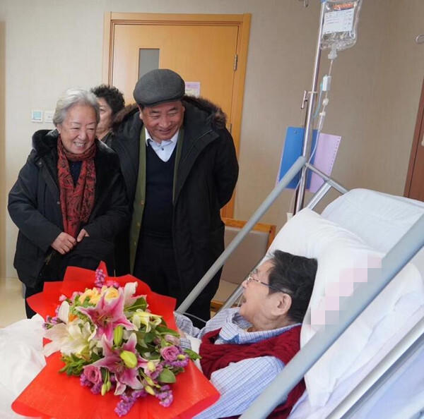 87岁“曹灿叔叔”近照曝光，姜昆到医院看望并祝生日快乐