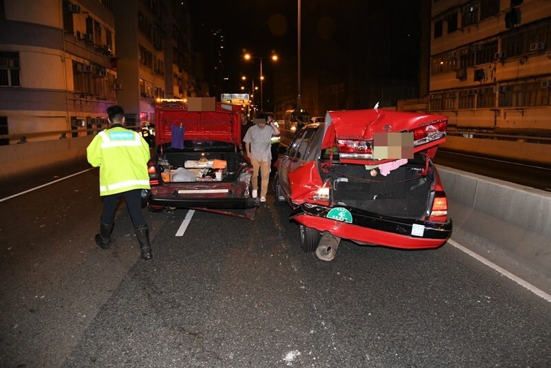 交通事故 香港东九龙走廊行车线收窄 四车连环相撞两人伤__凤凰网