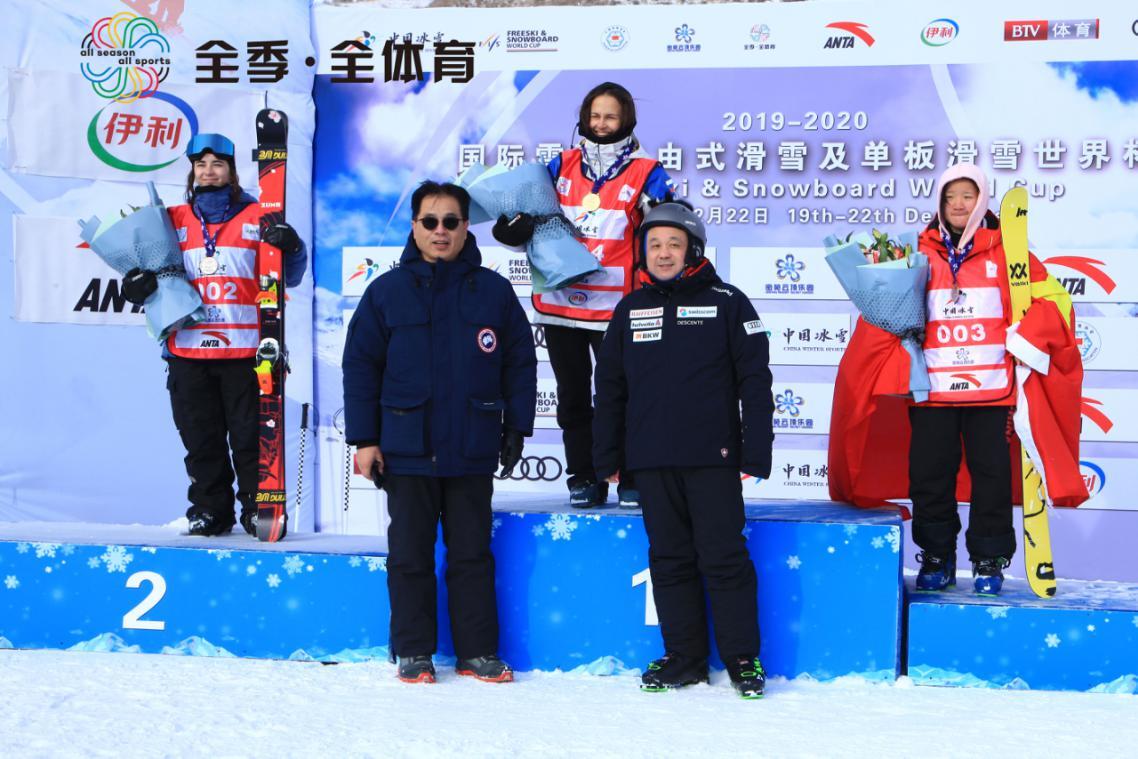 中国小将李芳慧勇取季军国际雪联自由式滑雪u型场地世界杯决赛顺利完