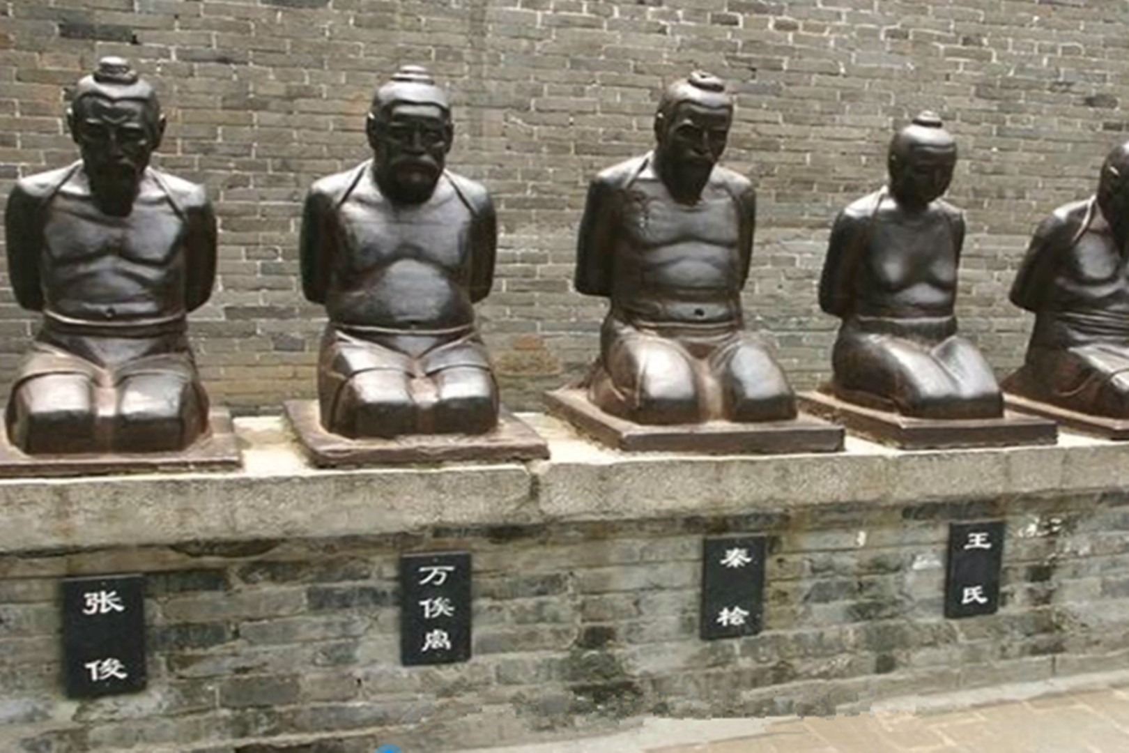 岳飞是秦桧害死的为什么墓前跪了五个人这五人分别是谁