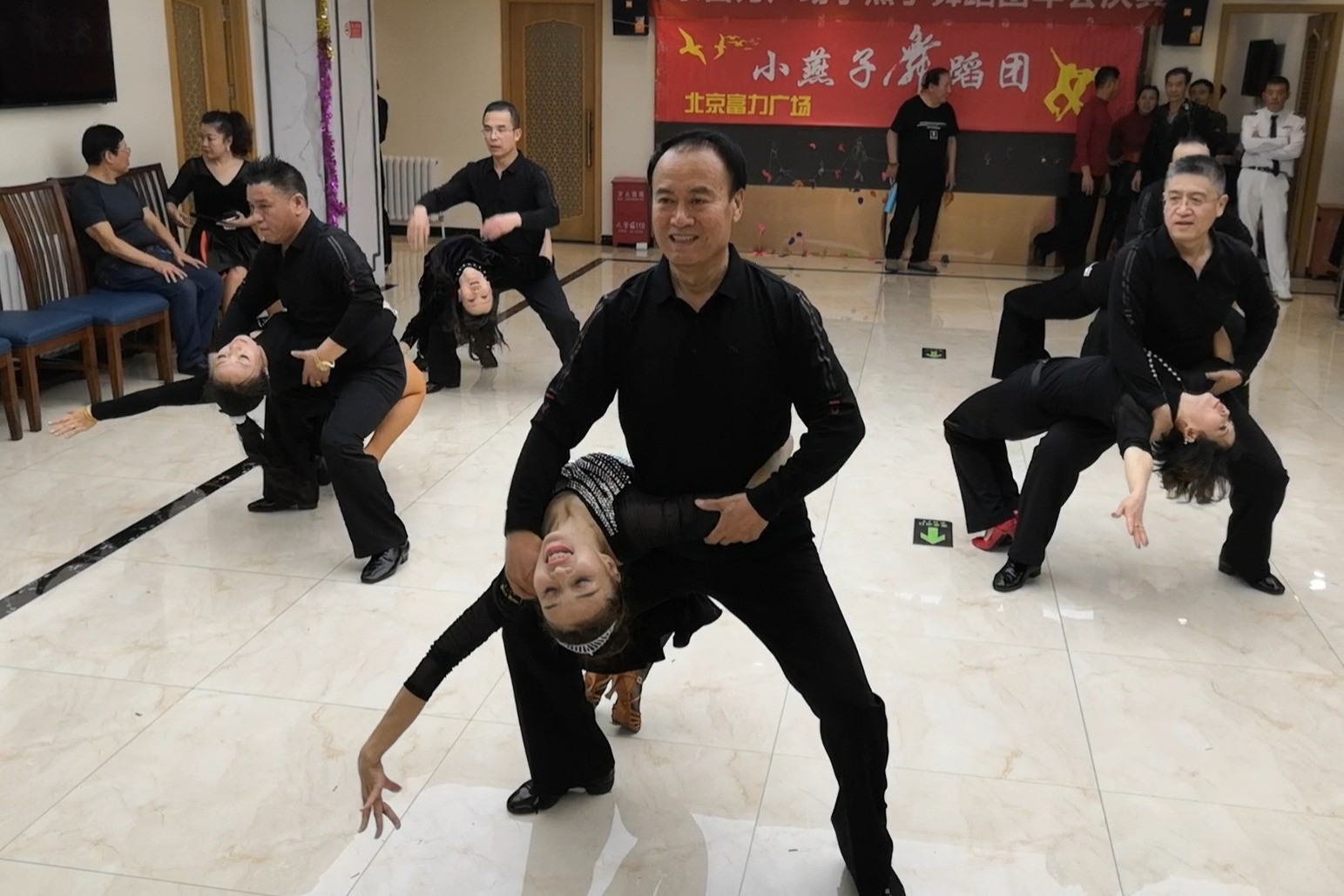 吉特巴等你等了那么久团队版动作新颖舞步整齐好看