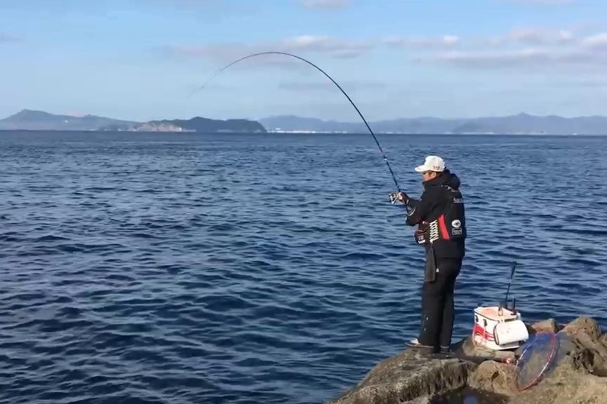 矶钓水下大物横行钓鱼人轻松中大鱼