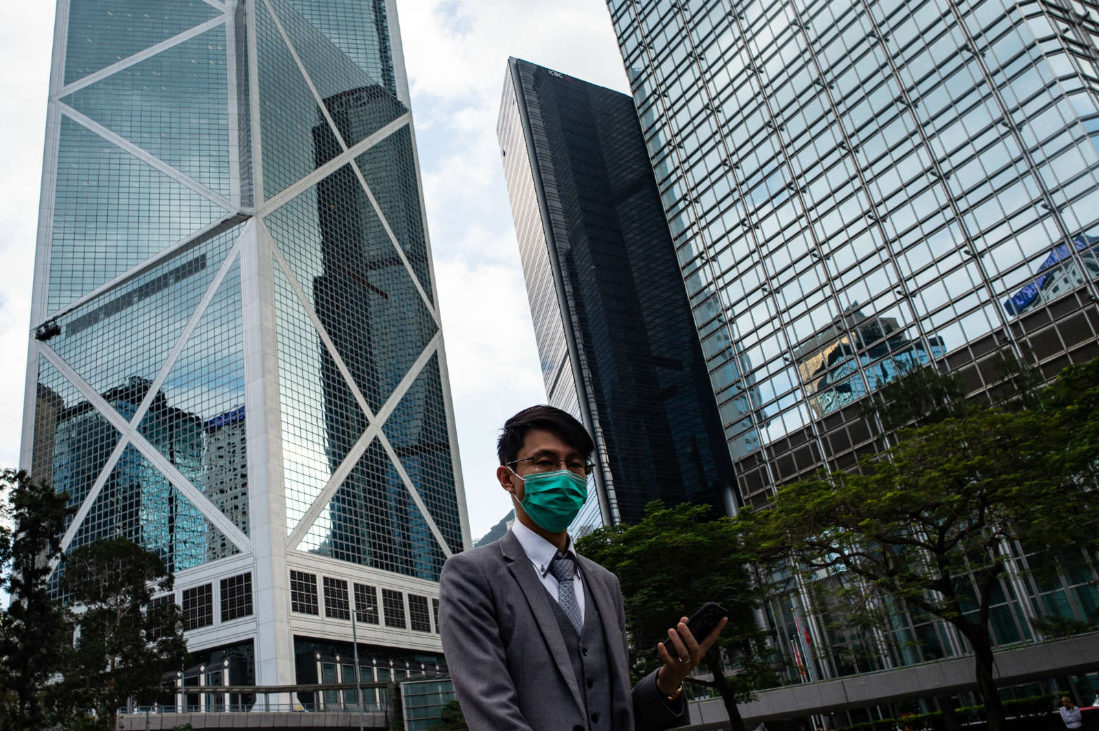 香港公院医护抽“生死签”入隔离病房照顾患者