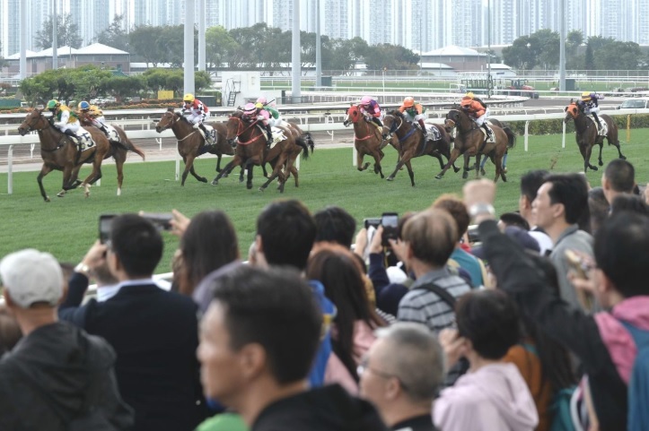 新型肺炎 市民网购口罩 香港百佳网逾10万人排队