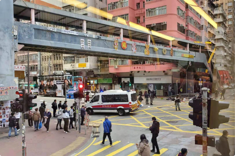 新型肺炎 市民网购口罩 香港百佳网逾10万人排队