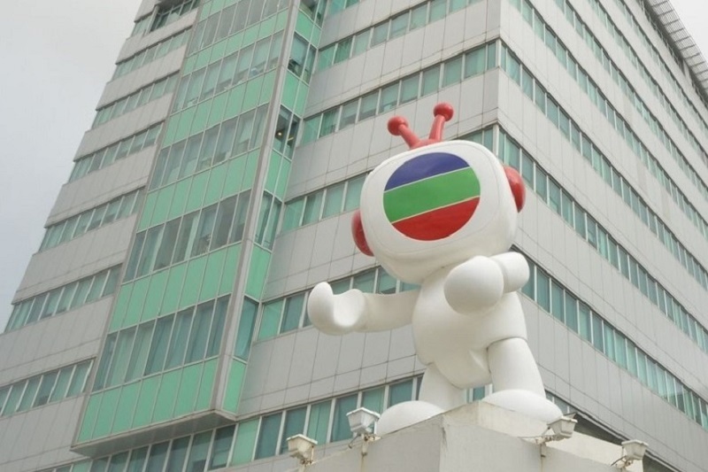 逾千人香港九龙湾通宵挨冻排队抢口罩