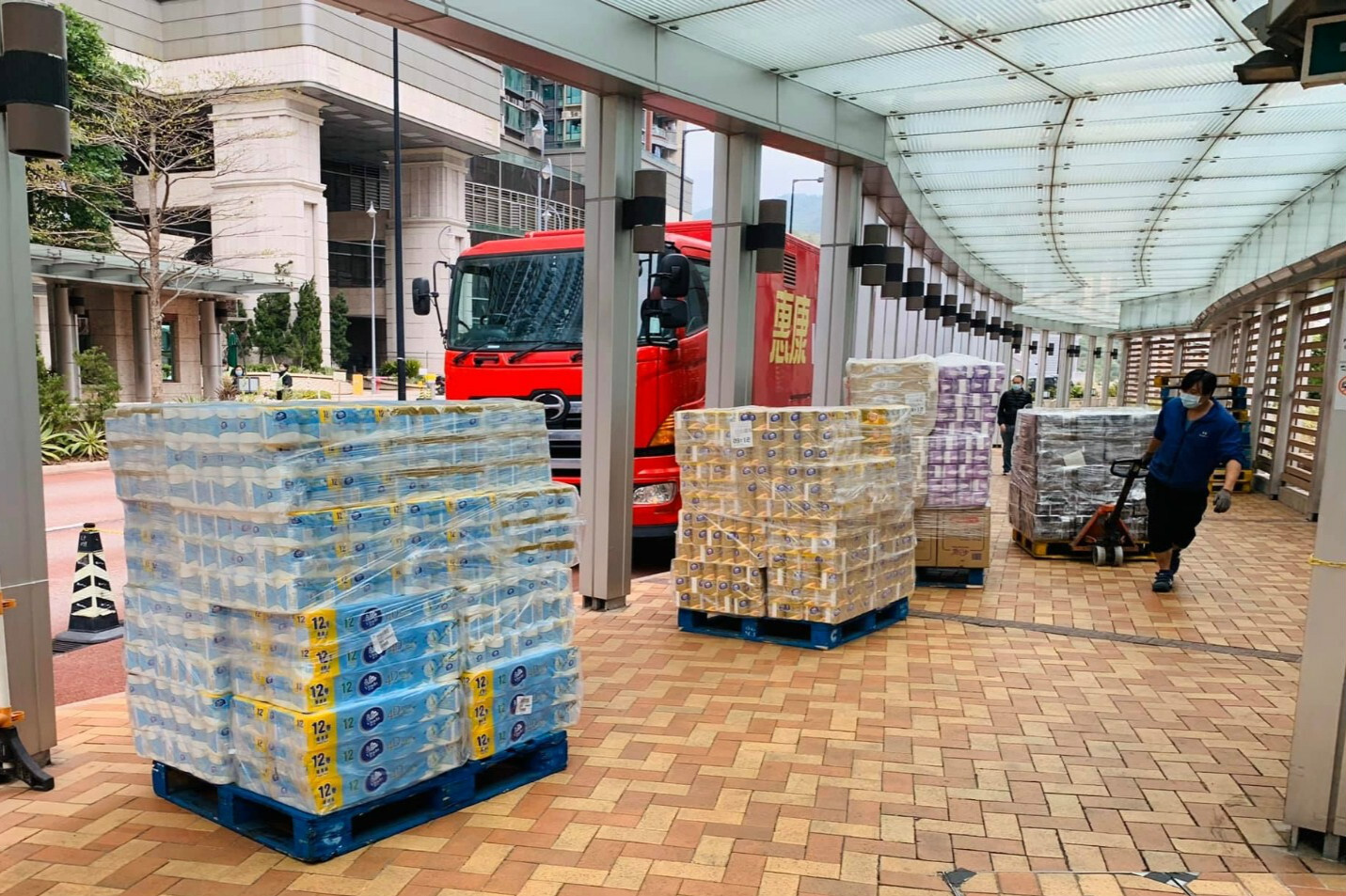 ​假消息疯传 港人抢购卫生纸