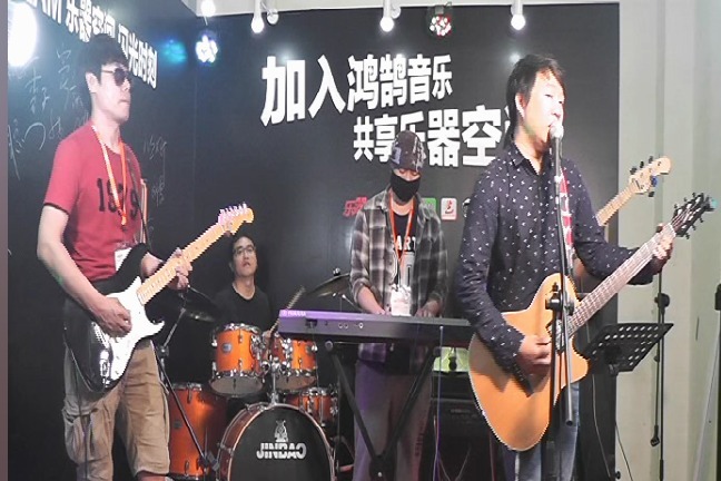 中华国乐精彩视频推荐:任彬&春天乐团演出现场《想起》