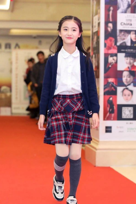 "最美童模"裴佳欣真的太时尚,9岁的她已经有了19岁的气质