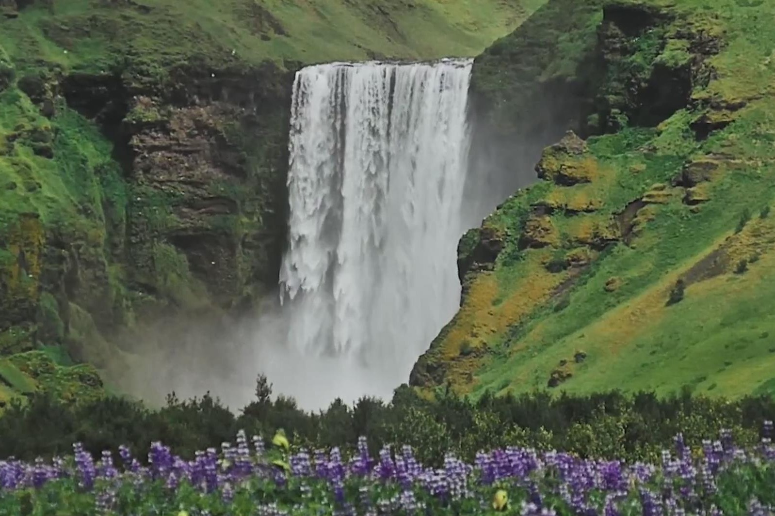 世界尽头的仙境:《遇见冰岛》,感受一下自然的壮阔吧!