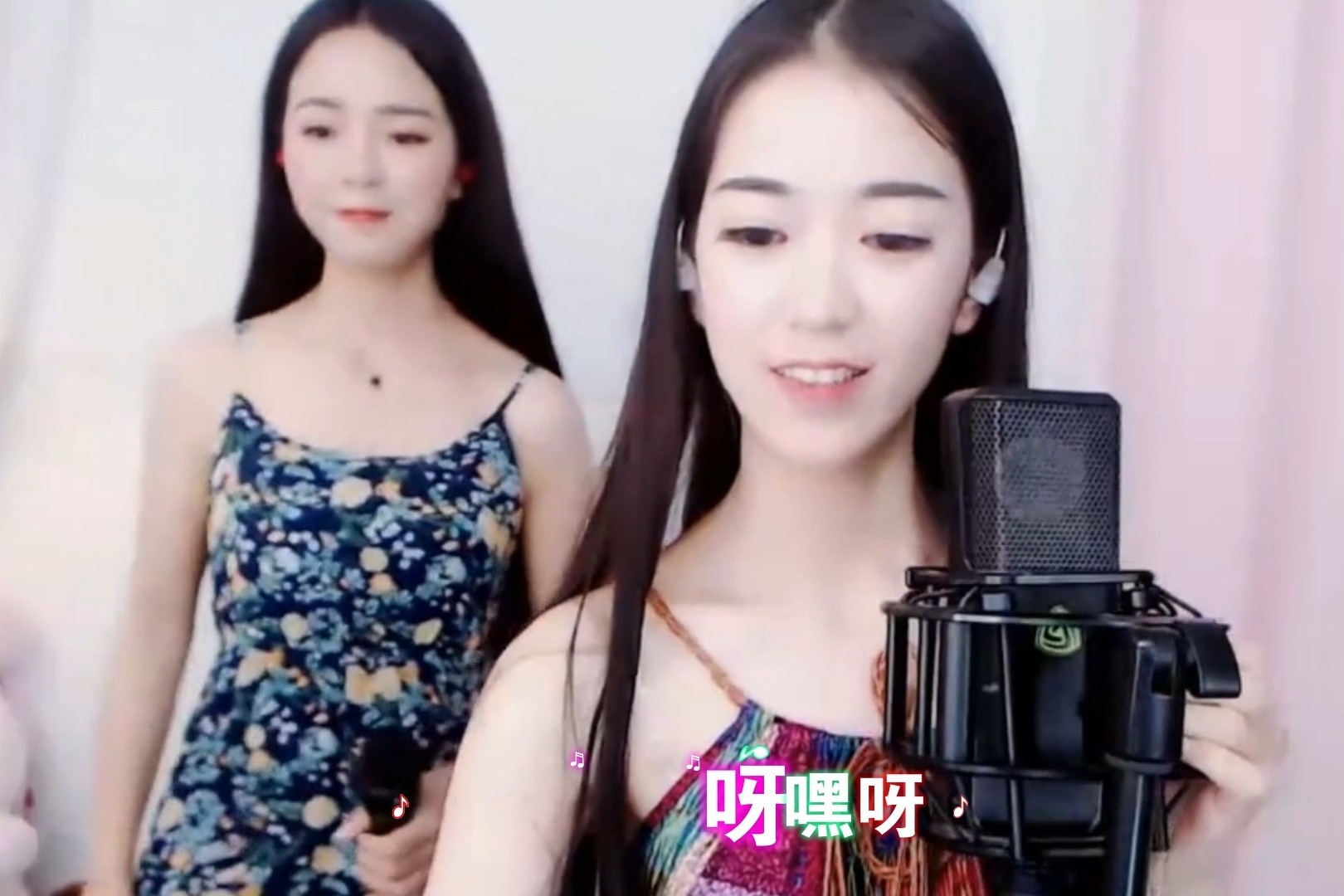 美女主播九儿演唱歌曲幺妹住在十三寨天籁歌声尽显土家风情