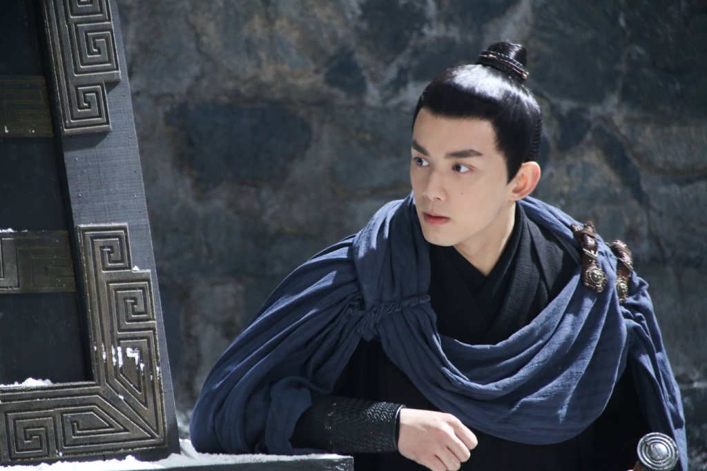 在昨晚的大结局中,吴磊饰演的百里鸿烁和宋祖儿饰演的百里鸿熠这对