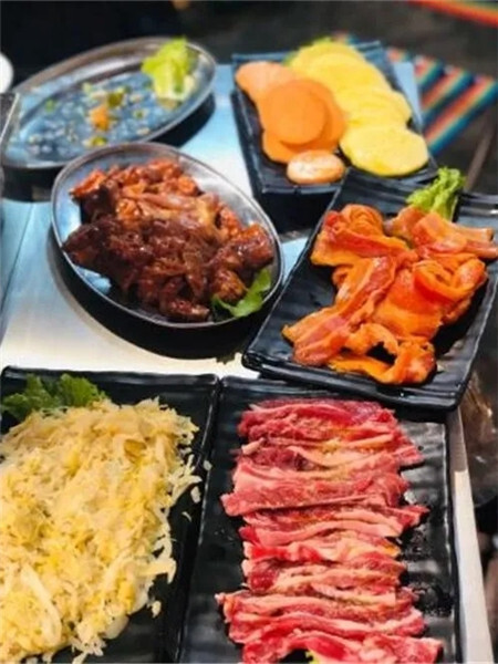 吃遍大连丨硬核的东北风烤肉,就是大口喝酒大块吃肉,烤啥啥香