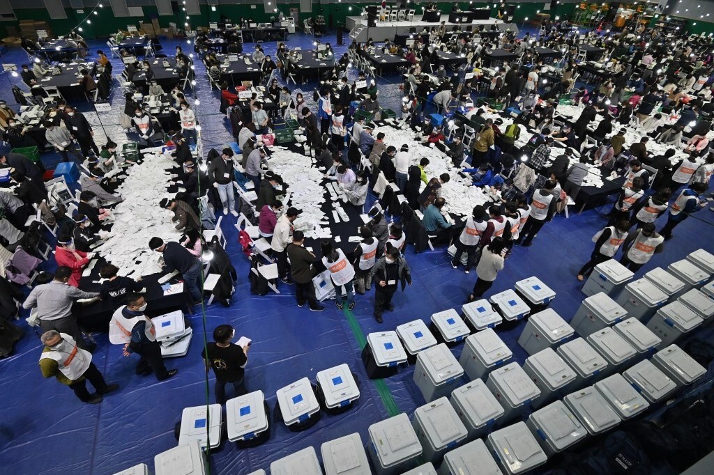 韩国国会选举投票率逾6成 执政共同民主党料取五分三议席