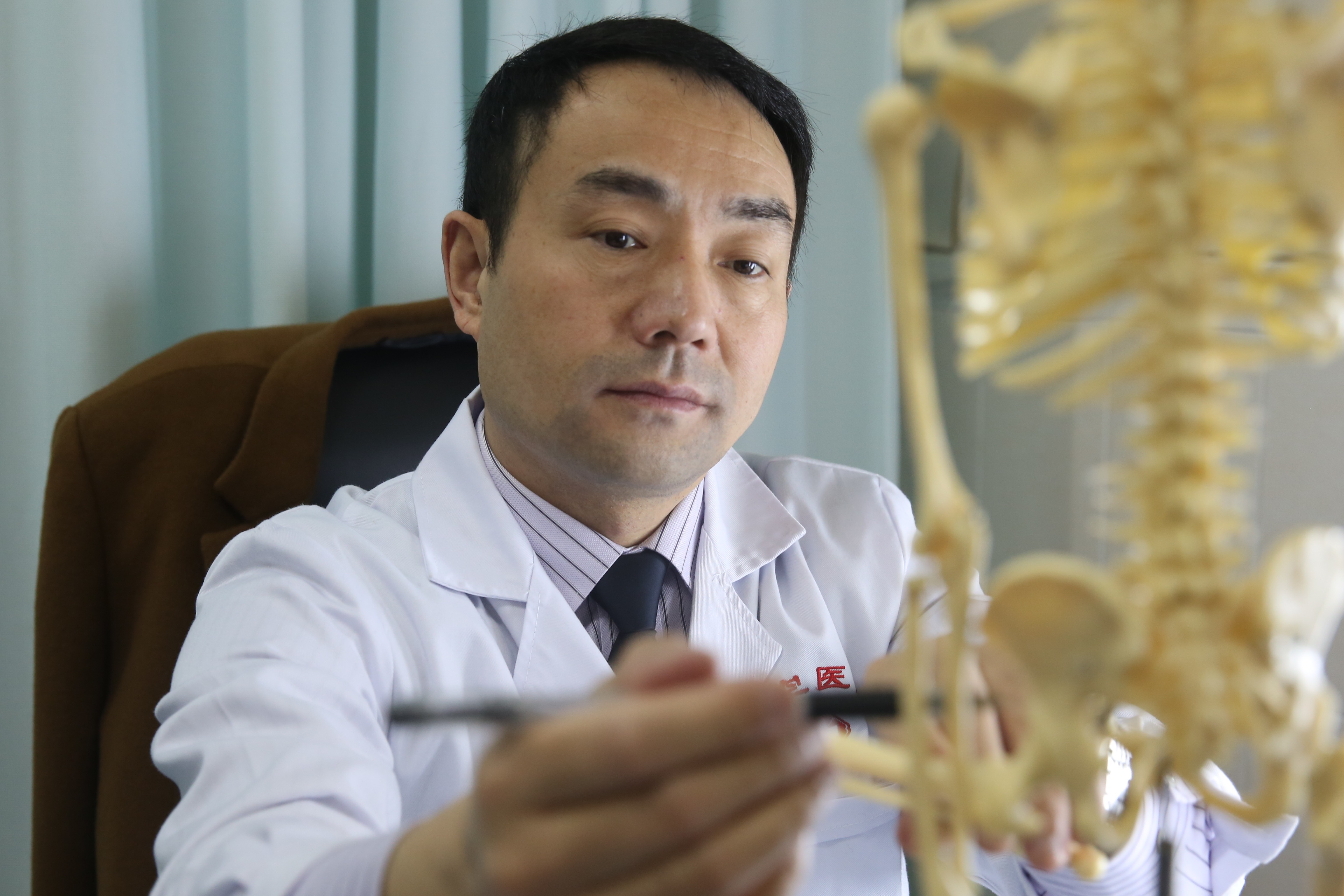 北京国康中西医结合医院杜鹏杜鹏讲类风湿关节炎的发病原因