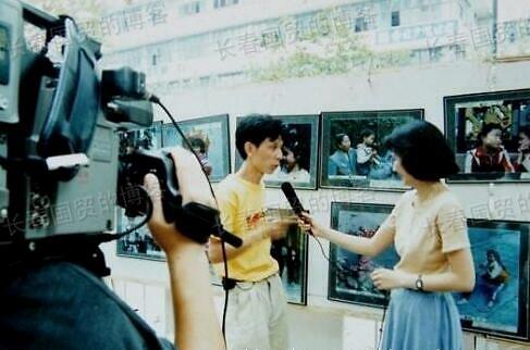 央视主持人王小丫27年前旧照曝光，模样青涩衣着朴素