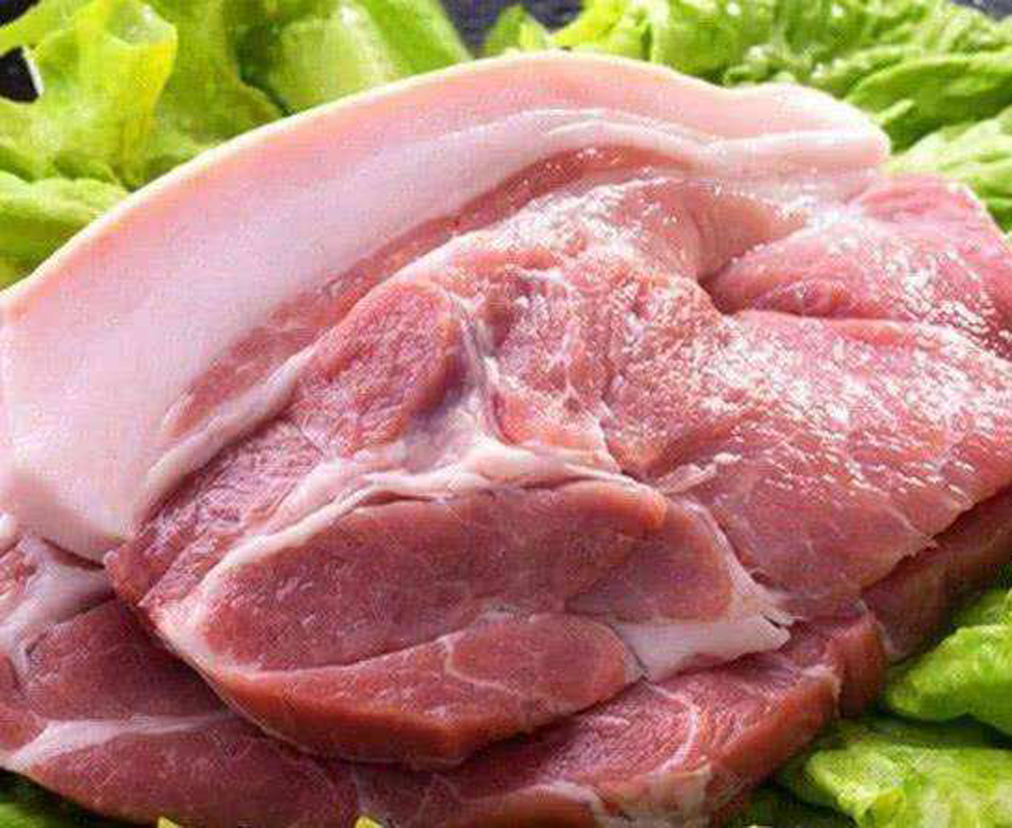猪颈肉,别称槽头肉,血脖 猪颈部的肉,此处是杀猪时候的刀口位置,污血