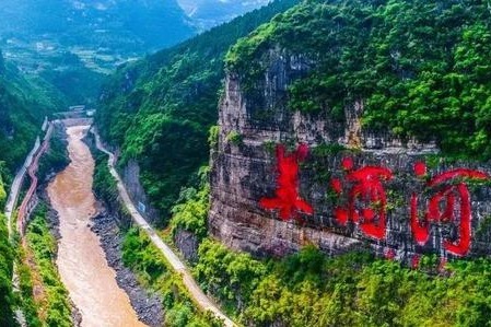 航拍中国酒都空中俯瞰世界酱香型白酒生产基地