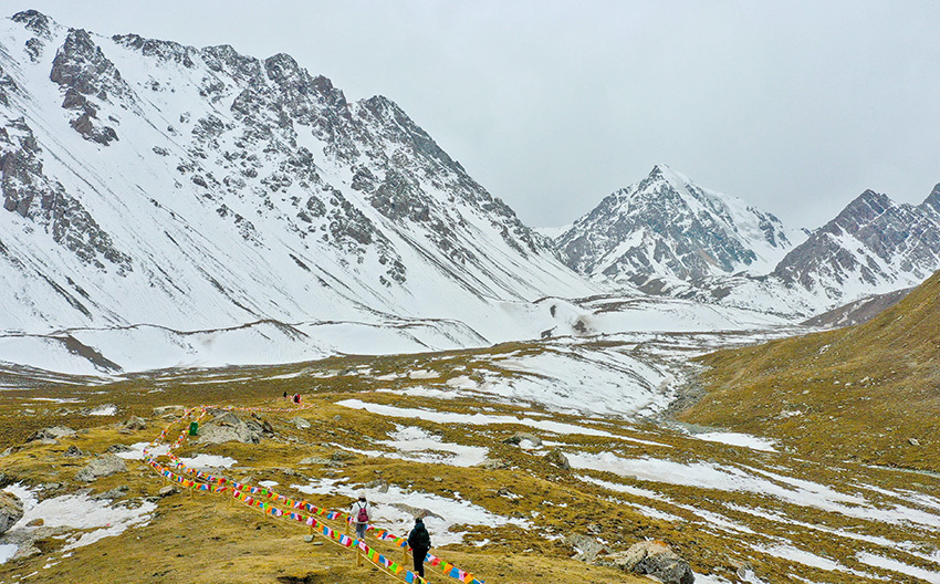 走近祁连山秘境巴尔斯雪山山峦连绵美不胜收