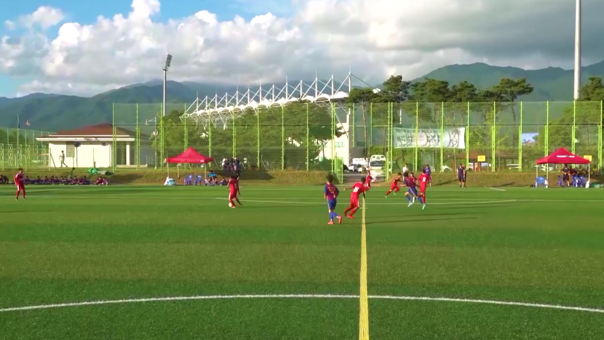 满眼都是希望！10岁中国足球小将吕孟洋十佳球！