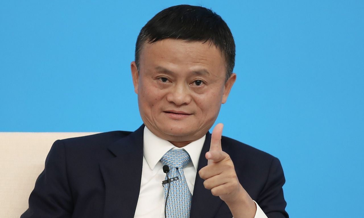 马云拜访李嘉诚，还需要被介绍，马云 尴尬而不失礼貌的微笑